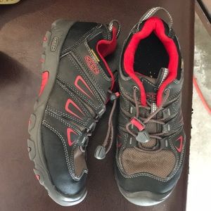 Keens Boys Waterproof RARELY WORN Zero Smell